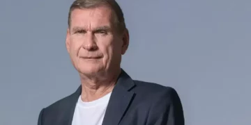 Haim Ramon acusa a Bennett de hipocresía por política hacia Qatar
