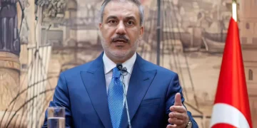 El canciller turco conversa con un líder de Hamás sobre Gaza