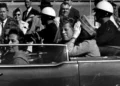 Trump desclasifica miles de archivos sobre el asesinato de JFK