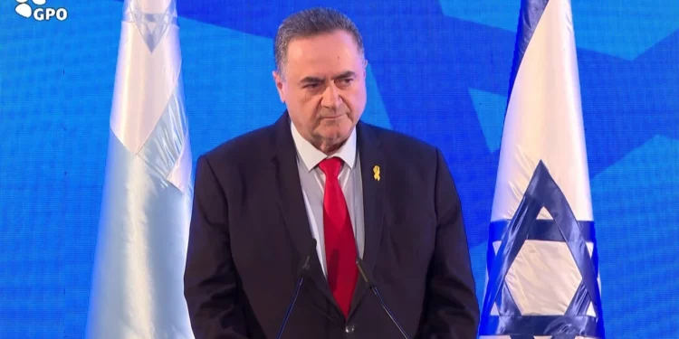 El ministro de Defensa, Israel Katz, habla en la ceremonia de nombramiento de Eyal Zamir como próximo jefe del Estado Mayor de las FDI en el cuartel general de las FDI en Tel Aviv. 5 de marzo de 2025. (Captura de pantalla: PMO)