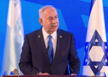 El primer ministro Benjamin Netanyahu habla en la ceremonia de nombramiento de Eyal Zamir como próximo jefe del personal de las FDI en la sede de las FDI en Tel Aviv. 5 de marzo de 2025. (Captura de pantalla: PMO)