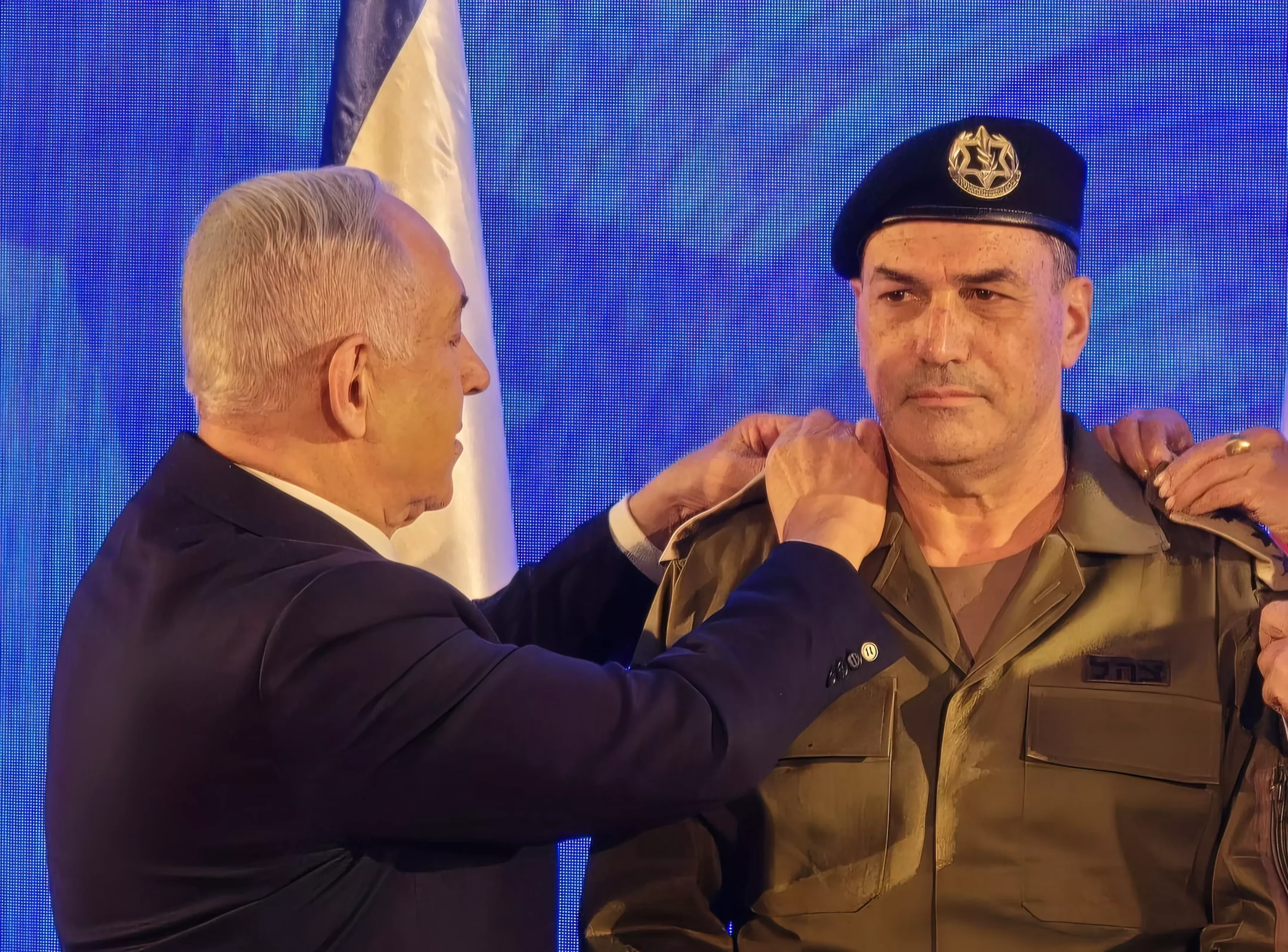 El primer ministro Benjamín Netanyahu, durante la ceremonia oficial de asunción del nuevo jefe del Estado Mayor de las FDI, Eyal Zamir, en Tel Aviv.