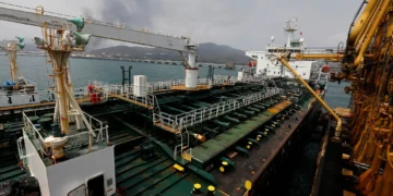 EE. UU. evalúa frenar exportaciones de petróleo iraní