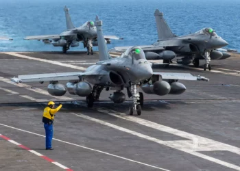 El Rafale M demuestra su poder aéreo y naval desde portaaviones