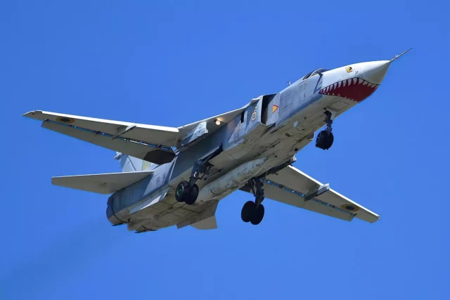 RSF destruye un Su-24 con dron chino FH-95 en Omdurman