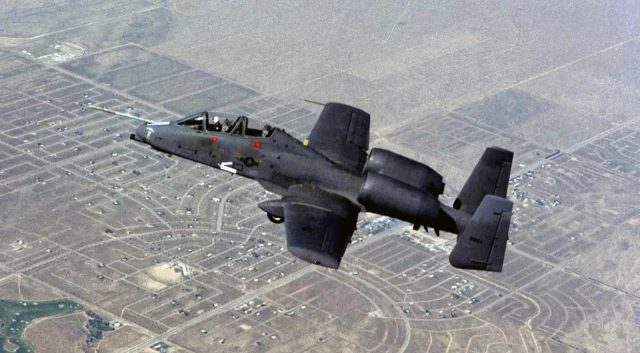 YA-10B: La verisón biplaza y nocturna del Warthog