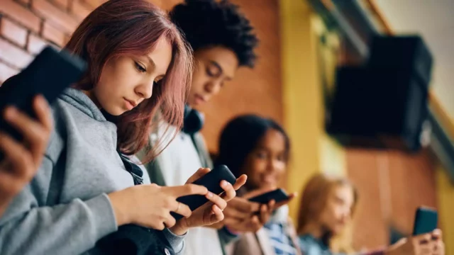 Escuelas de Tel Aviv prohibirán smartphones desde septiembre