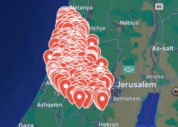Las Fuerzas de Defensa de Israel derribaron un misil balístico Hutí, respaldado por Irán, antes de que cruzara la frontera