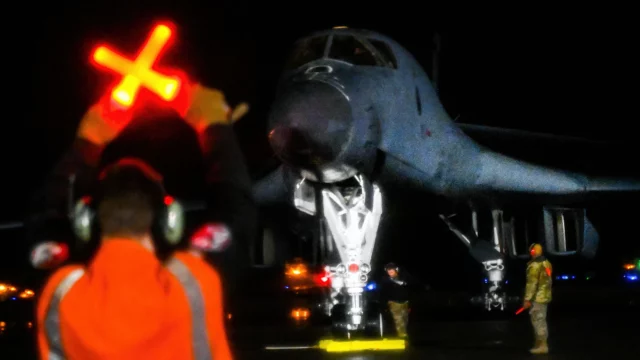 Los bombarderos B-1B regresan al juego desde suelo japonés