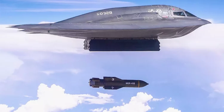 B-2 Spirit destruye búnkeres hutíes en Yemen con GBU-57