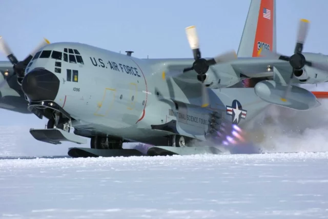 EE. UU. diseñó un C-130 capaz de despegar desde un estadio