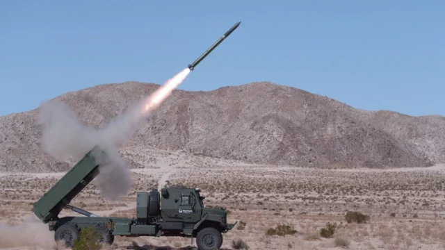 El lanzador autónomo DeepStrike completa prueba con fuego real