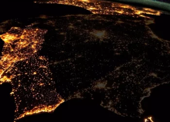 España y Portugal restablecen energía tras apagón masivo