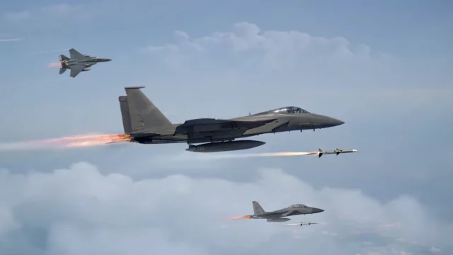 El F-15EX planta cara a misiles hipersónicos con fuego masivo