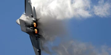 F-22 Raptor mantiene supercrucero a Mach 1.8 con motores F119