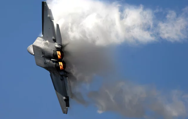 F-22 Raptor mantiene supercrucero a Mach 1.8 con motores F119