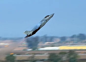 El F-35 fusiona sensores y convierte al piloto en un nodo de guerra
