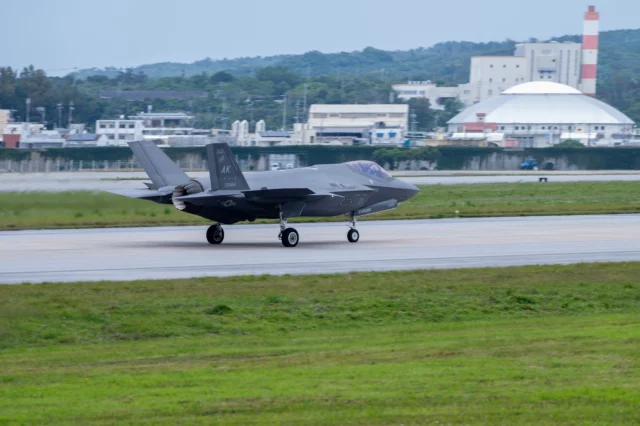 Kadena mantiene su poder aéreo con F-35 y F-15E