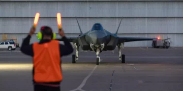 Israel refuerza su flota con tres nuevos F-35I Adir en Nevatim