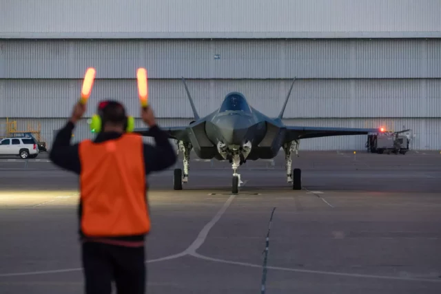Israel refuerza su flota con tres nuevos F-35I Adir en Nevatim