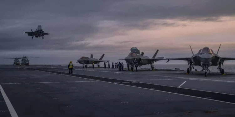 El Reino Unido despliega 24 F-35B y desafía a China en el Pacífico