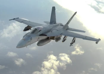 El F/A-18E/F interfiere señales de radares con guerra electrónica