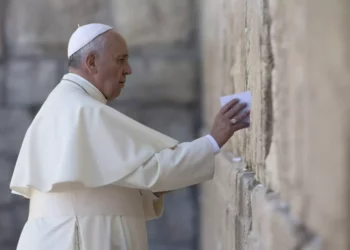 Herzog lamenta la muerte del papa Francisco y destaca su legado