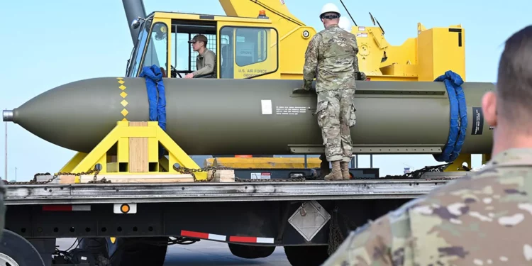 GBU-57 MOP en la Base Aérea de Whiteman (Crédito de la imagen: Página de FB de la Base de la Fuerza Aérea de Whiteman)