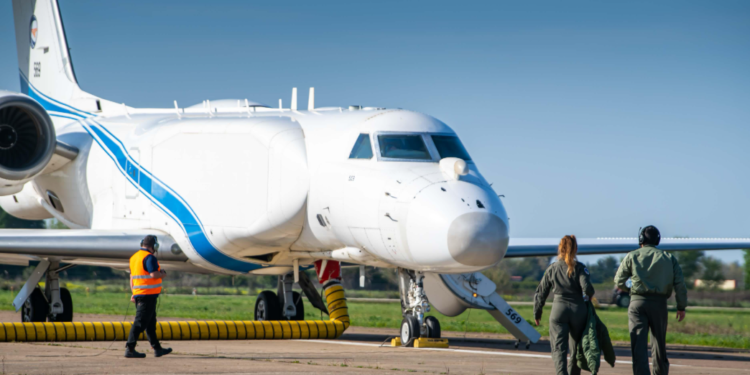 Un avión espía Gulfstream G550 de la Fuerza Aérea Israelí es visto en Grecia durante el ejercicio Iniochos, en una foto publicada el 11 de abril de 2025. (Fuerzas de Defensa de Israel)