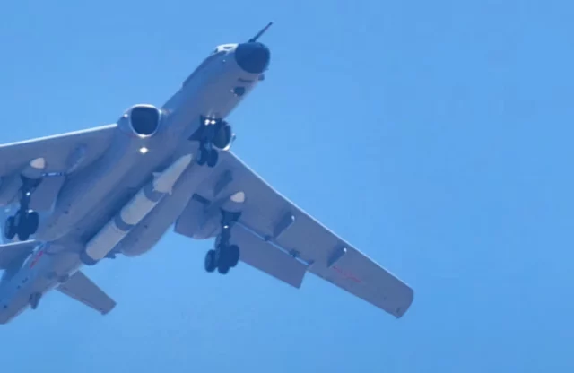 China carga Jialaishi con bombarderos H-6 armados