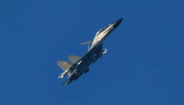 F-15C Eagle supera al J-11B en maniobrabilidad supersónica