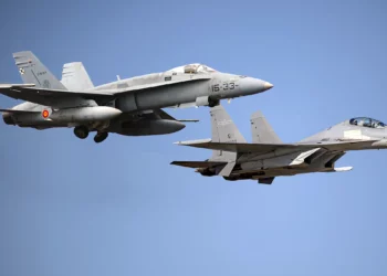 Boeing F/A-18E/F supera al J-16 en capacidades de radar AESA