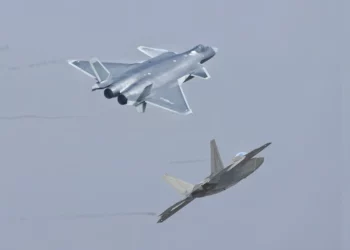 Lockheed Martin F-22 Raptor supera al Chengdu J-20 en furtividad