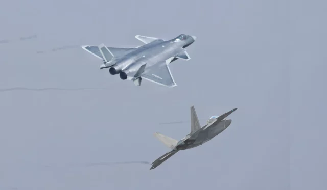 Lockheed Martin F-22 Raptor supera al Chengdu J-20 en furtividad