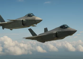 El J-20 se rearma con el PL-15E y busca igualar al F-35