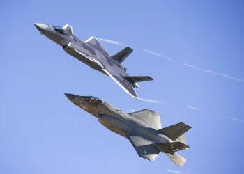 F-35 supera a J-20 en fusión de sensores para combate