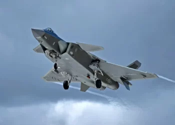 J-20 Mighty Dragon tiene sistema de control de fuego distribuido