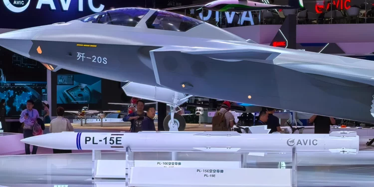 El J-20S de China revienta radares y controla drones