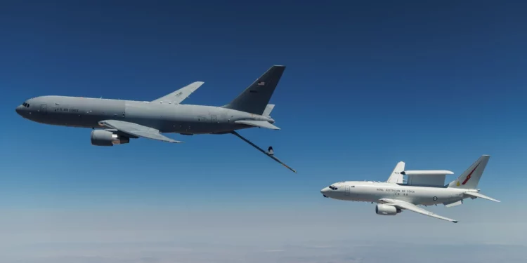 KC-46 Pegasus certifica reabastecimiento del E-7A Wedgetail