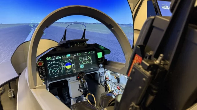 Leonardo lanza la nueva cabina LAD del M-346 Block 20 en Italia