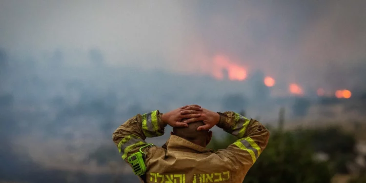 Prohíben fuegos y parrillas en Israel por incendios históricos