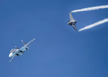 El Rafale F4 de Francia acorrala al Su-30SM2 de Rusia