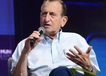 Alcalde de TLV desata polémica: la fe en Dios es antidemocrática