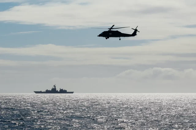 Royal Navy caza buques de guerra rusos en el canal de la Mancha