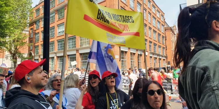 Corredores del Maratón de Londres se solidarizan con los rehenes