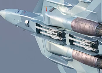 Cuando el Su-57 abre sus compuertas: es mejor no estar enfrente
