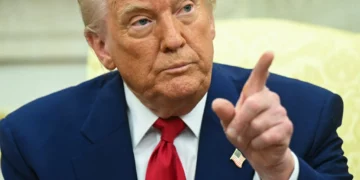 Trump confirma negociaciones directas con Irán sobre su programa nuclear