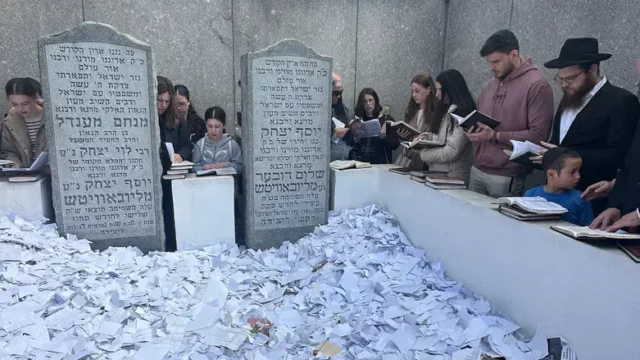 Sasha Troufanov visita tumba del Rebe tras su liberación