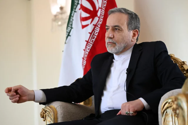 Araghchi viaja a China antes de nueva ronda de diálogo nuclear