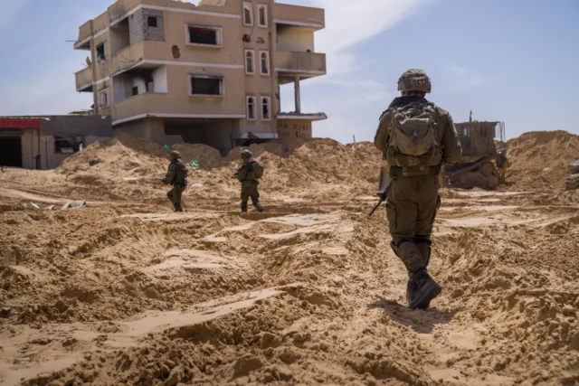 Cuatro soldados israelíes heridos por explosión en Rafah